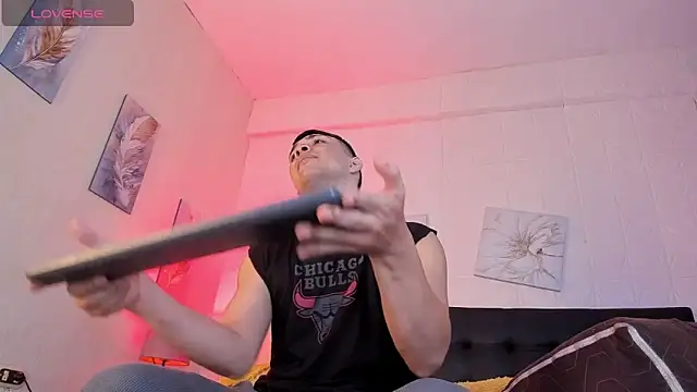 Snapshot of JUANDIAMONDS98 chatting on November 2025 01:48:02 PM JUANDIAMONDS98 online show from November 2025 01:48:02 PM