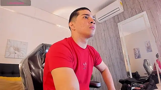 Snapshot of JUANDIAMONDS98 chatting on November 2025 01:56:01 PM JUANDIAMONDS98 online show from November 2025 01:56:01 PM