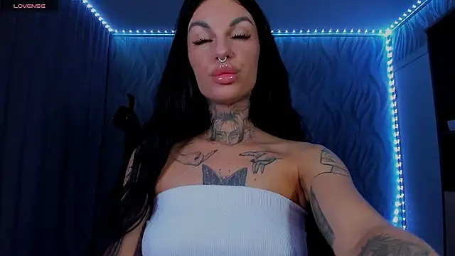 Snapshot of angel_devil_forever chatting on June 2026 10:59:01 PM angel devil forever online show from June 2026 10:59:01 PM