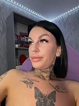 Snapshot of angel_devil_forever chatting on June 2026 10:43:01 PM angel devil forever online show from June 2026 10:43:01 PM