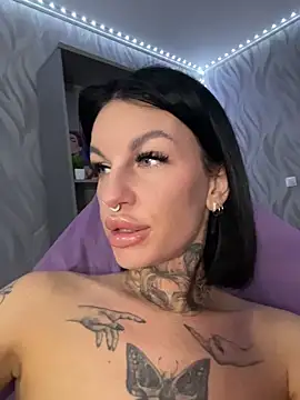Snapshot of angel_devil_forever chatting on June 2026 10:19:01 PM angel devil forever online show from June 2026 10:19:01 PM