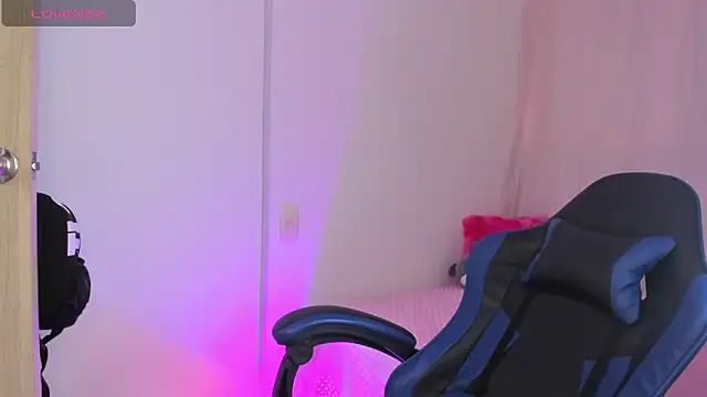 roseliam25 online show from September 2025 07:49:01 PM