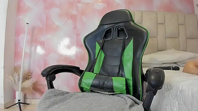 aida rose  online show from November 2025 05:34:02 PM