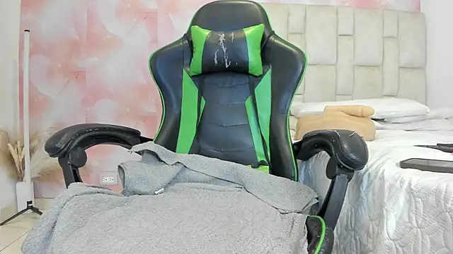 aida rose  online show from January 2026 06:22:02 PM