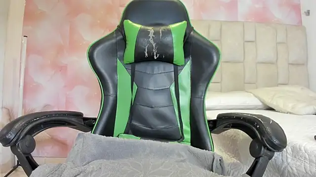 aida rose  online show from April 2026 08:57:01 PM