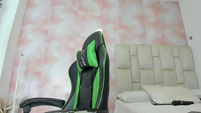 aida rose  online show from April 2026 12:39:01 AM