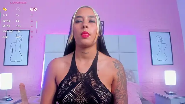 Snapshot of charlotte_kisss chatting on May 2026 07:06:02 PM charlotte kisss online show from May 2026 07:06:02 PM