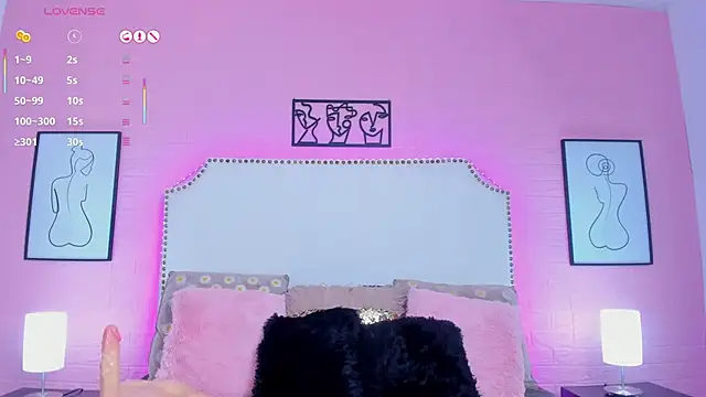 Snapshot of charlotte_kisss chatting on October 2025 07:51:01 PM charlotte kisss online show from October 2025 07:51:01 PM