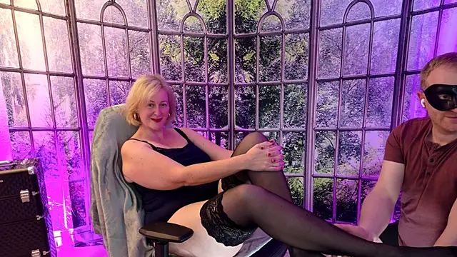 Snapshot of MarleneBloem chatting on October 2025 12:17:02 PM MarleneBloem online show from October 2025 12:17:02 PM