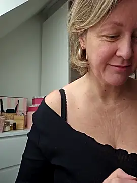 Snapshot of MarleneBloem chatting on February 2025 09:40:01 AM MarleneBloem online show from February 2025 09:40:01 AM
