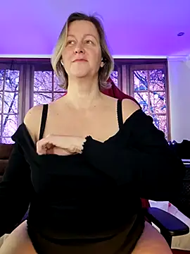 Snapshot of MarleneBloem chatting on February 2025 10:15:02 AM MarleneBloem online show from February 2025 10:15:02 AM
