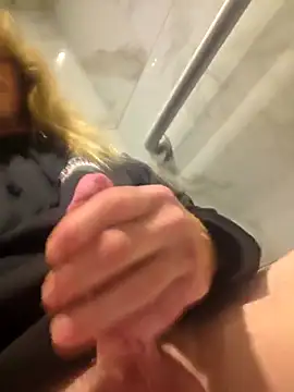 Snapshot of Travislovescum chatting on November 2025 03:10:02 AM Travislovescum online show from November 2025 03:10:02 AM