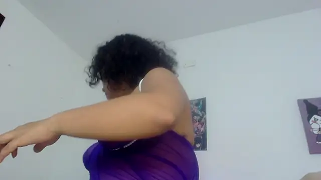 Snapshot of lou_cute chatting on January 2025 05:00:02 AM lou cute online show from January 2025 05:00:02 AM
