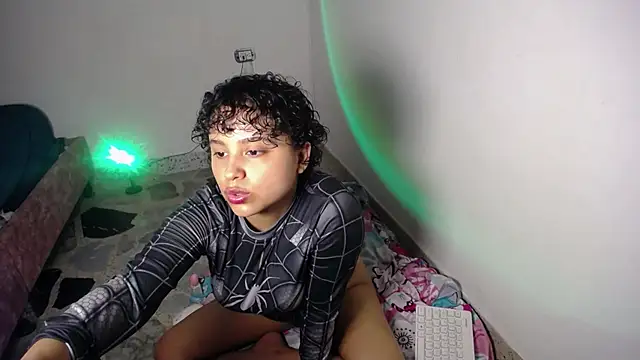 lou cute online show from December 2025 07:08:02 PM