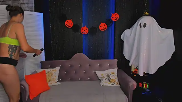 Snapshot of SarahCoksss chatting on October 2025 12:51:02 AM SarahCoksss online show from October 2025 12:51:02 AM