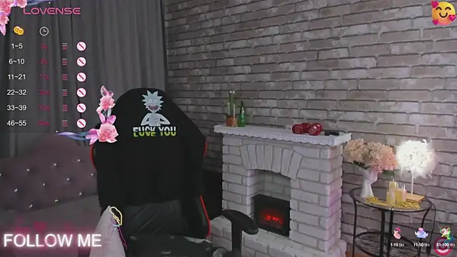 Snapshot of SarahCoksss chatting on October 2025 12:56:01 AM SarahCoksss online show from October 2025 12:56:01 AM