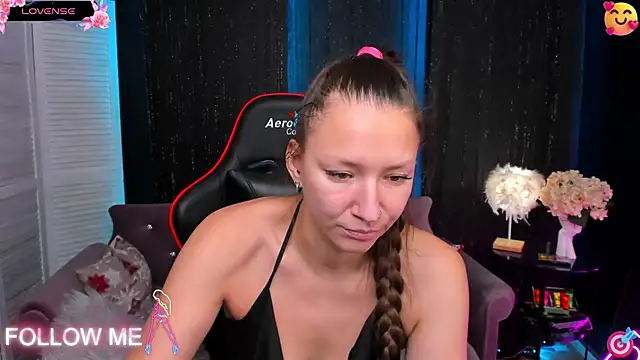 Snapshot of SarahCoksss chatting on December 2025 02:12:02 AM SarahCoksss online show from December 2025 02:12:02 AM