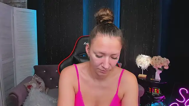 Snapshot of SarahCoksss chatting on November 2025 12:33:02 AM SarahCoksss online show from November 2025 12:33:02 AM