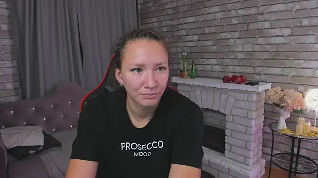 Snapshot of SarahCoksss chatting on October 2025 12:32:02 AM SarahCoksss online show from October 2025 12:32:02 AM