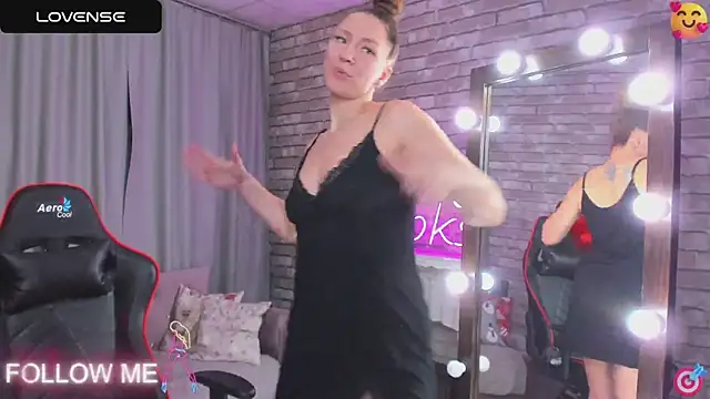 Snapshot of SarahCoksss chatting on March 2025 04:07:02 AM SarahCoksss online show from March 2025 04:07:02 AM