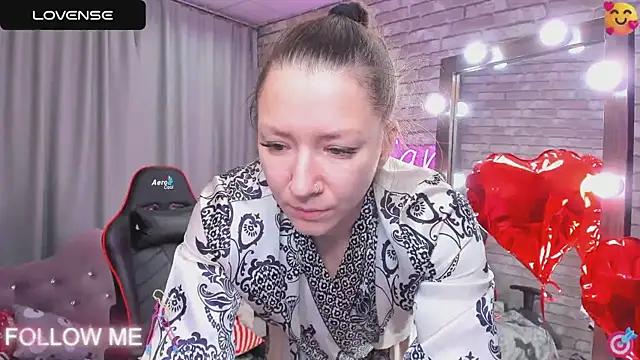 Snapshot of SarahCoksss chatting on March 2025 12:34:02 AM SarahCoksss online show from March 2025 12:34:02 AM