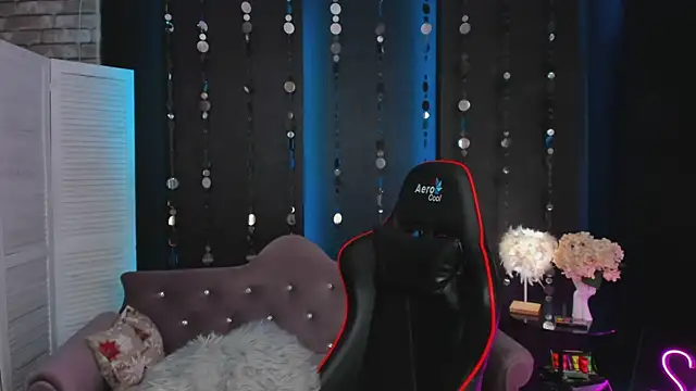 Snapshot of SarahCoksss chatting on December 2025 11:59:02 PM SarahCoksss online show from December 2025 11:59:02 PM