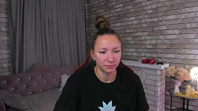 Snapshot of SarahCoksss chatting on October 2025 12:56:02 AM SarahCoksss online show from October 2025 12:56:02 AM