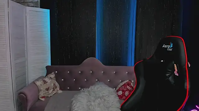 Snapshot of SarahCoksss chatting on November 2025 12:49:02 AM SarahCoksss online show from November 2025 12:49:02 AM