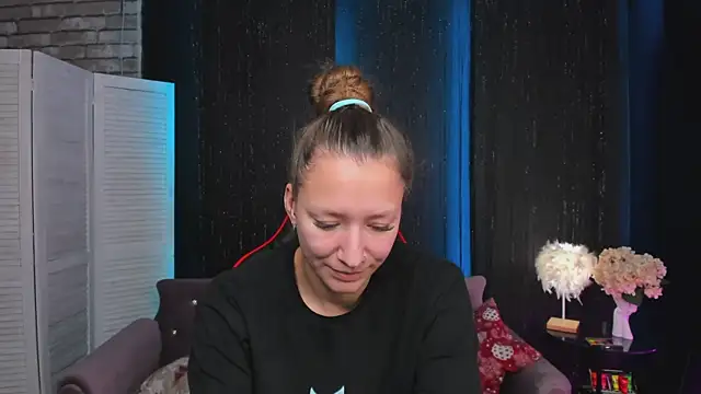 Snapshot of SarahCoksss chatting on November 2025 12:37:01 AM SarahCoksss online show from November 2025 12:37:01 AM