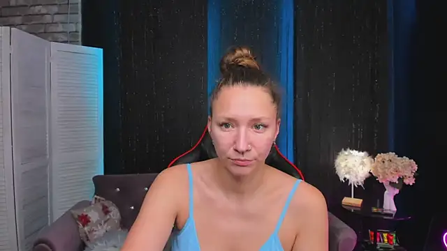 Snapshot of SarahCoksss chatting on November 2025 12:11:01 AM SarahCoksss online show from November 2025 12:11:01 AM