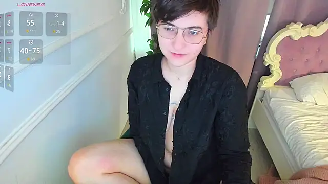 Snapshot of Lily_Marlin chatting on October 2025 10:25:01 AM Lily Marlin online show from October 2025 10:25:01 AM