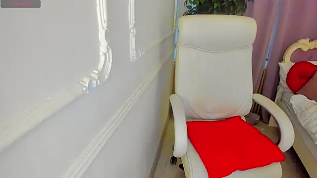 Lily Marlin online show from April 2026 07:04:02 AM