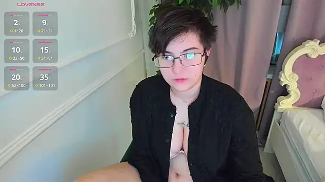 Snapshot of Lily_Marlin chatting on October 2025 05:06:02 AM Lily Marlin online show from October 2025 05:06:02 AM