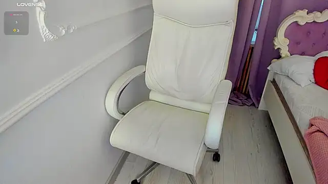 Snapshot of Lily_Marlin chatting on June 2026 07:59:01 AM Lily Marlin online show from June 2026 07:59:01 AM