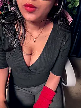 sexy-simmy online show from December 2025 06:52:01 PM