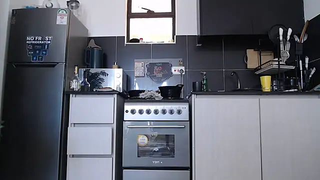 CurvyGlass online show from January 2026 11:58:01 AM