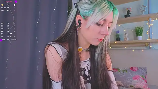 Snapshot of TristaRoht chatting on February 2026 03:21:02 PM TristaRoht online show from February 2026 03:21:02 PM