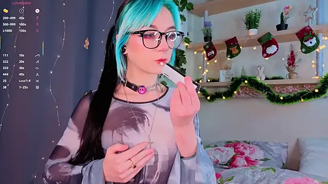 Snapshot of TristaRoht chatting on December 2025 03:03:01 PM TristaRoht online show from December 2025 03:03:01 PM