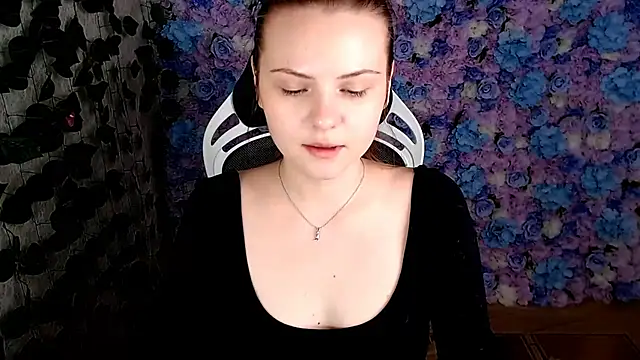 IxxiLiana online show from October 2025 05:10:02 AM