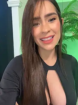 Snapshot of Mau_White chatting on June 2026 12:40:01 AM Mau White online show from June 2026 12:40:01 AM