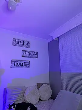 Mau White online show from March 2025 01:26:01 AM