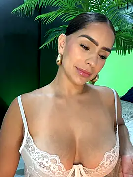 Mau White online show from November 2025 10:13:01 PM