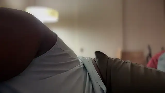 Snapshot of Yagurl__west chatting on February 2025 10:58:01 PM Yagurl west online show from February 2025 10:58:01 PM