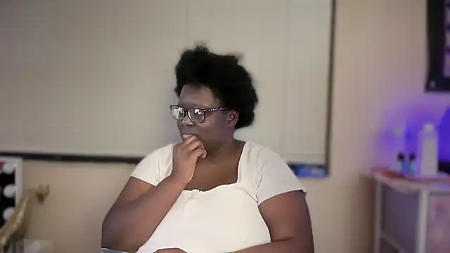 Snapshot of Yagurl__west chatting on February 2025 04:18:02 AM Yagurl west online show from February 2025 04:18:02 AM