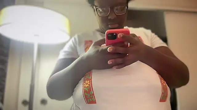 Snapshot of Yagurl__west chatting on September 2025 09:10:01 PM Yagurl west online show from September 2025 09:10:01 PM