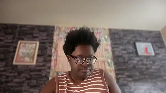 Snapshot of Yagurl__west chatting on October 2025 10:00:01 PM Yagurl west online show from October 2025 10:00:01 PM