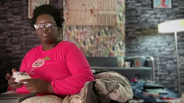 Snapshot of Yagurl__west chatting on September 2025 11:21:01 PM Yagurl west online show from September 2025 11:21:01 PM