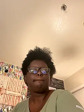 Snapshot of Yagurl__west chatting on November 2025 10:24:01 PM Yagurl west online show from November 2025 10:24:01 PM