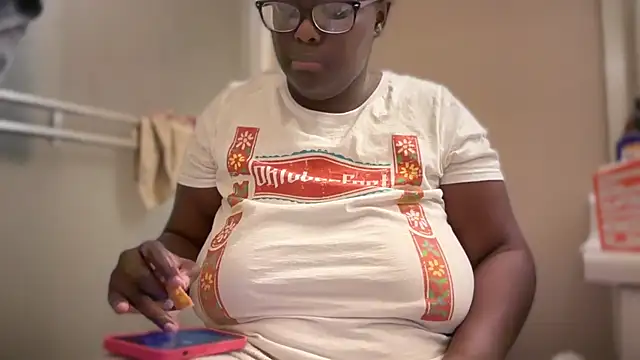 Snapshot of Yagurl__west chatting on October 2025 08:23:02 PM Yagurl west online show from October 2025 08:23:02 PM