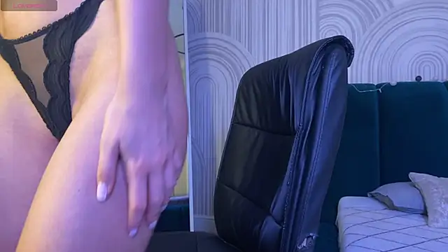 viviann evans online show from December 2025 01:32:02 AM